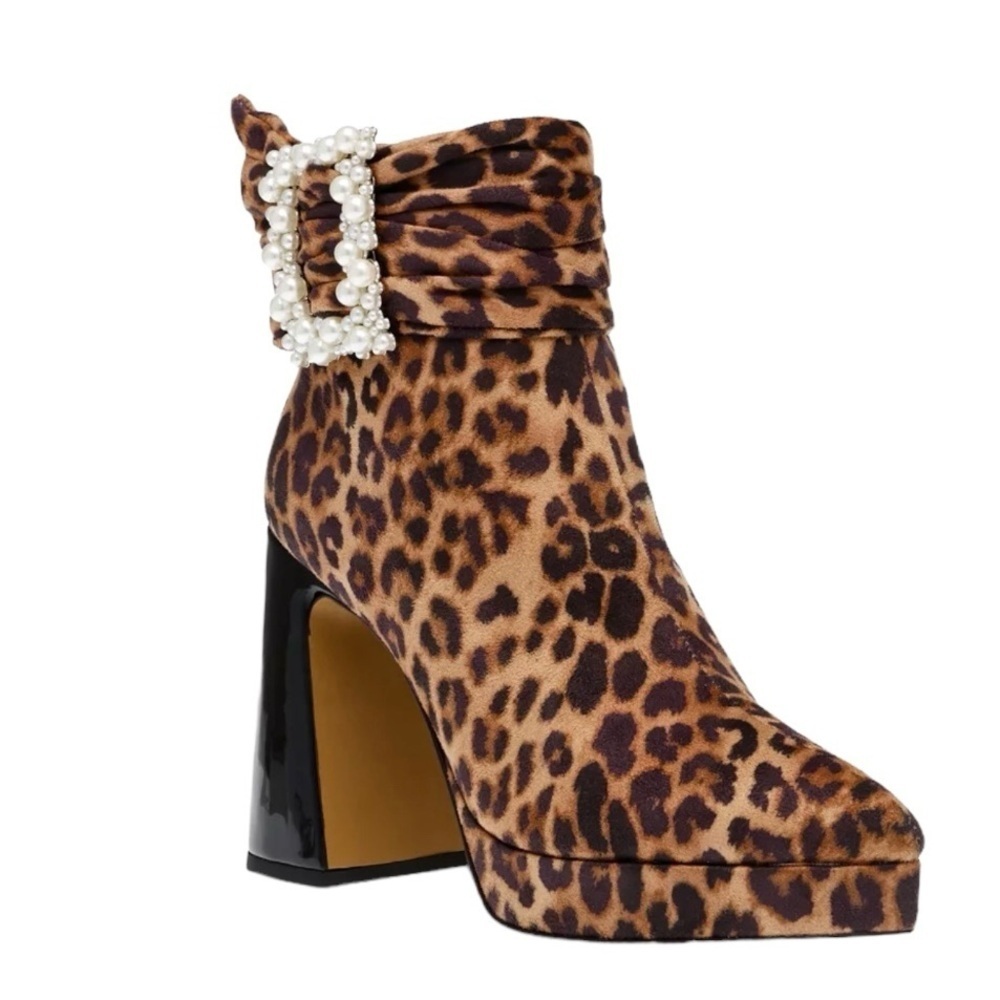 Betsey Johnson women’s Idris platform Embellished Buckle sash bootie size 5